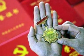 海南：对照党章党规找差距抓整改